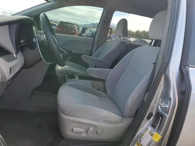 2016 TOYOTA SIENNA LE  