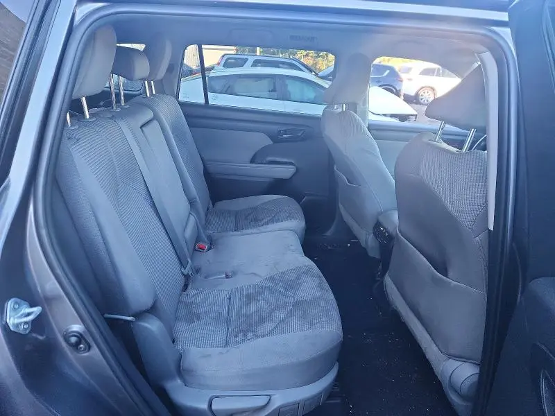 2021 TOYOTA HIGHLANDER LE  