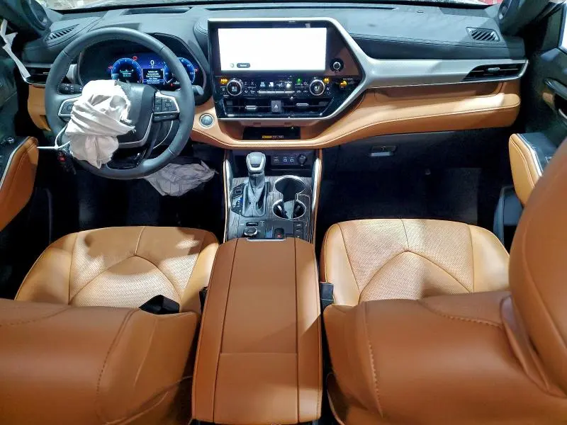 2025 TOYOTA HIGHLANDER LE  