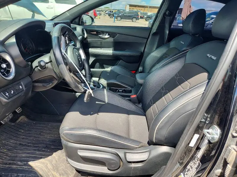 2024 KIA FORTE GT LINE  