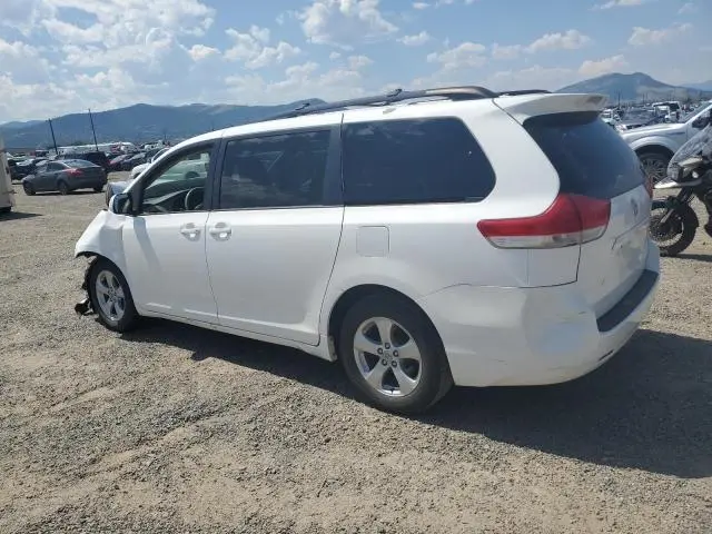 2014 TOYOTA SIENNA LE
