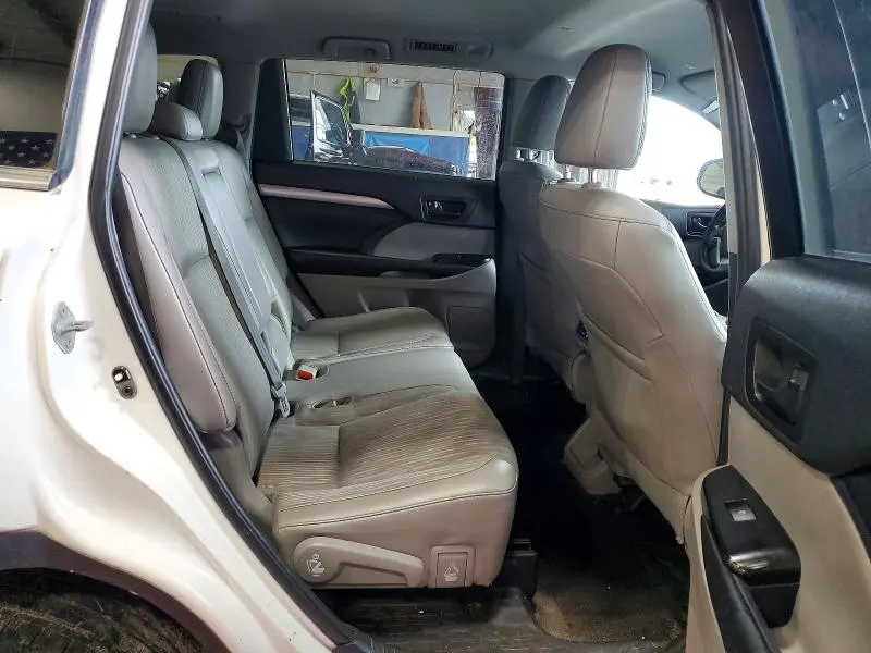 2019 TOYOTA HIGHLANDER LE PLUS  