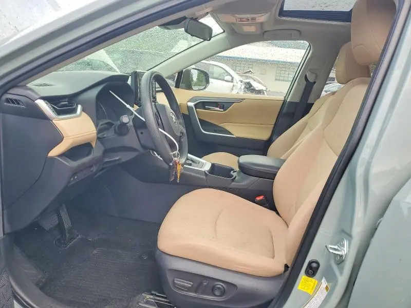 2022 TOYOTA RAV4 XLE  