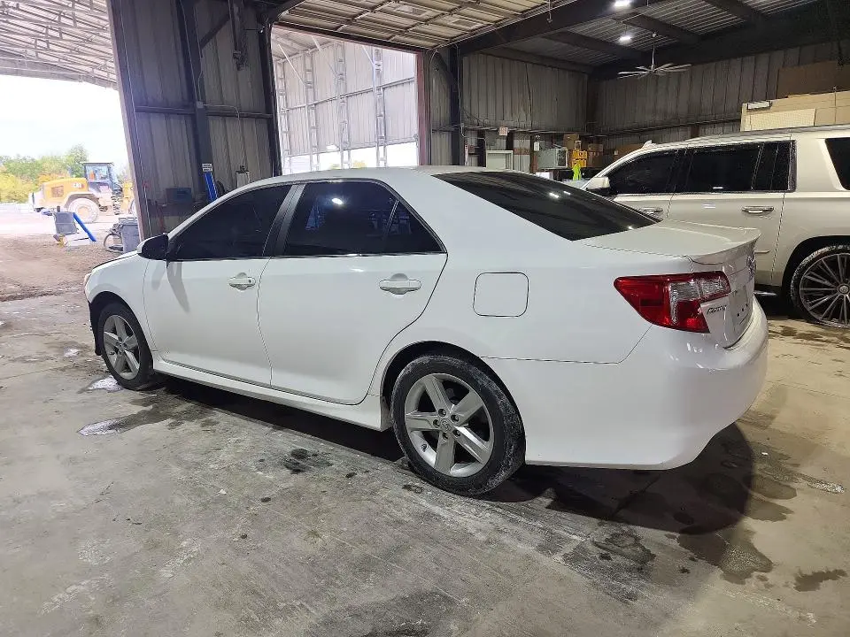 2014 TOYOTA CAMRY SE  