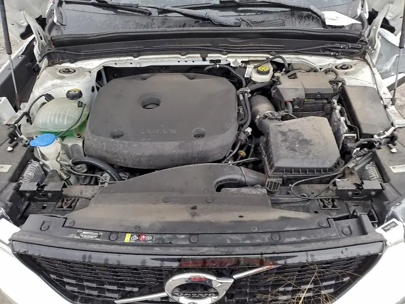 2020 VOLVO XC40 T5 R-DESIGN  