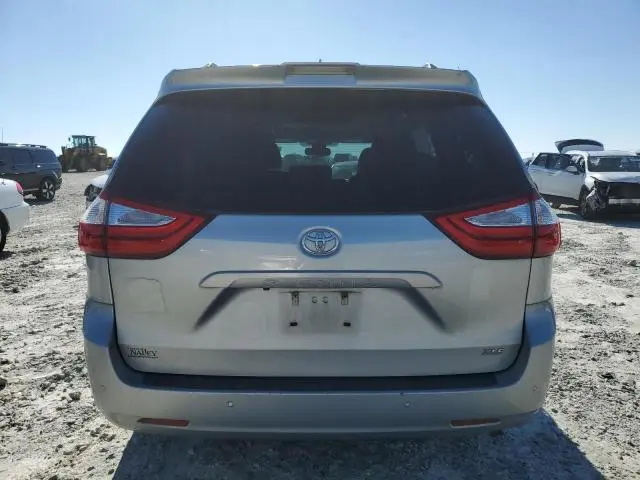 2019 TOYOTA SIENNA XLE