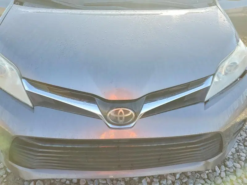 2018 TOYOTA SIENNA LE  
