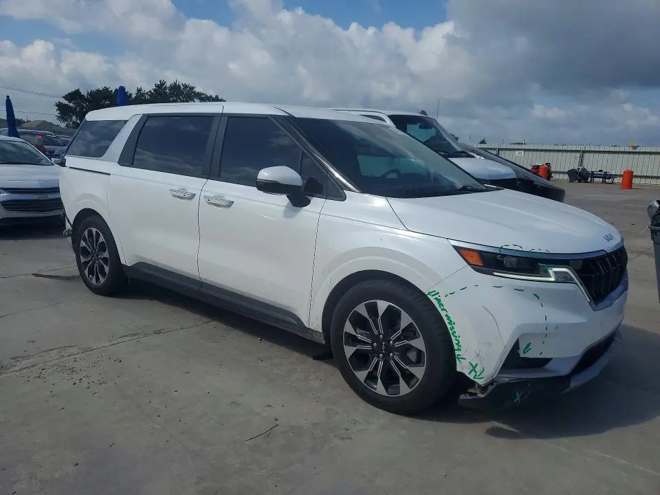 2024 KIA CARNIVAL EX  