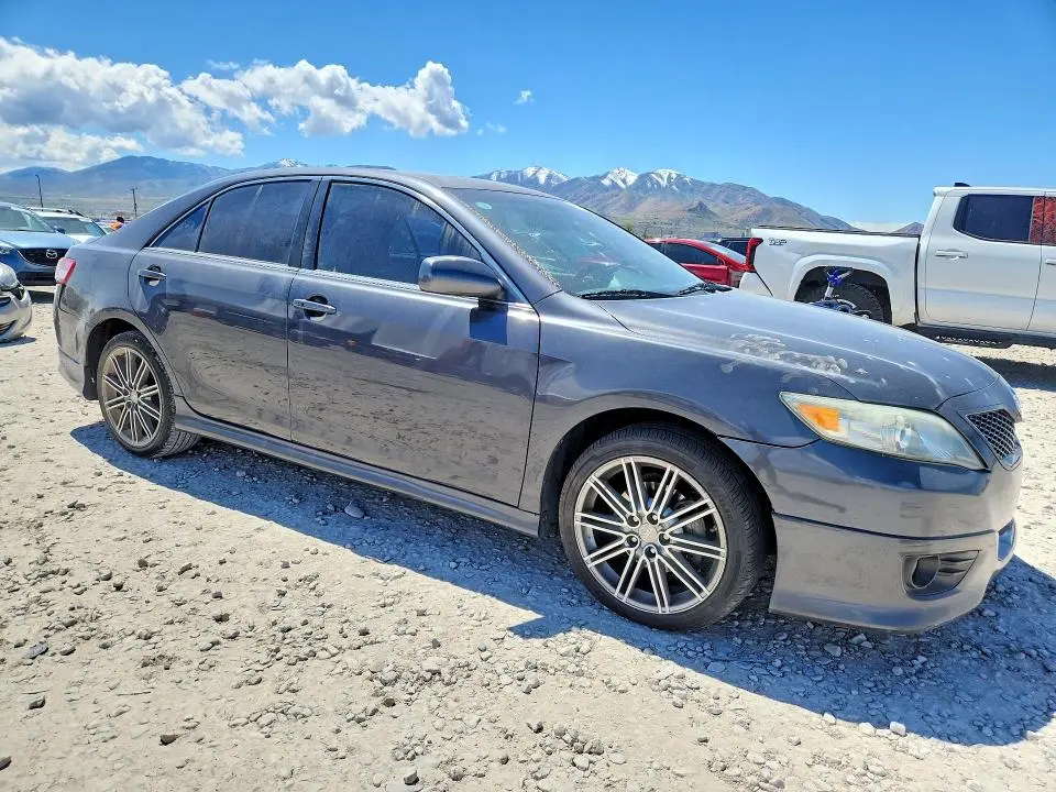 2011 TOYOTA CAMRY SE  