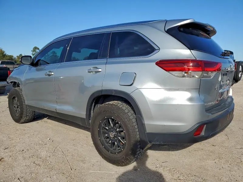 2019 TOYOTA HIGHLANDER SE  
