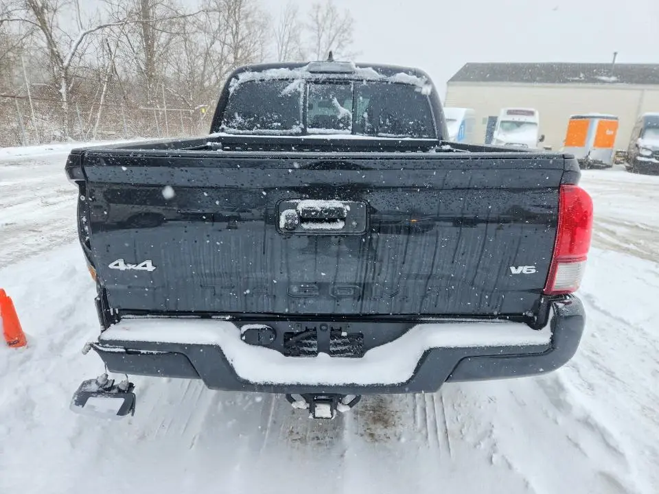 2022 TOYOTA TACOMA SR V6  