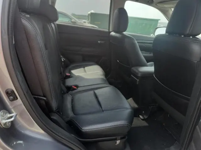2016 MITSUBISHI OUTLANDER SE  