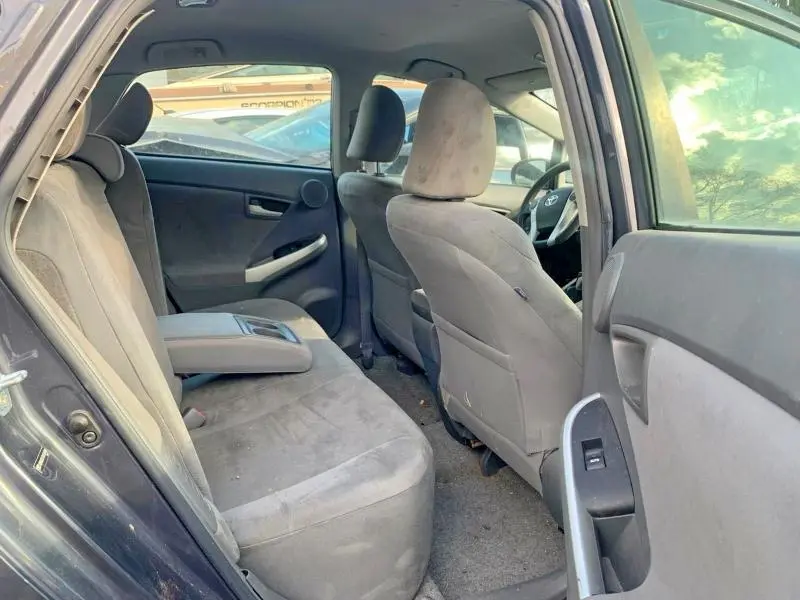 2010 TOYOTA PRIUS III  