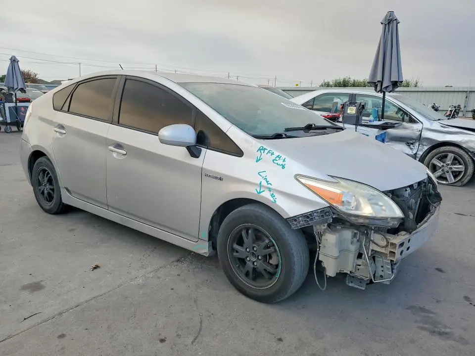 2013 TOYOTA PRIUS TWO  