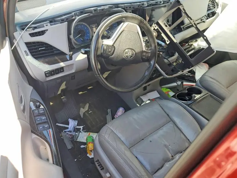 2017 TOYOTA SIENNA XLE PREMIUM 8-PASSENGER  