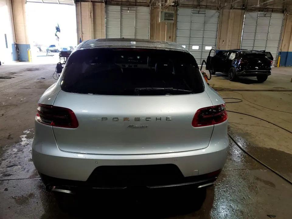 2018 PORSCHE MACAN   