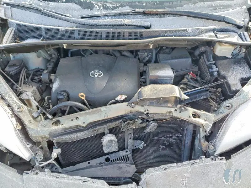 2018 TOYOTA SIENNA LE  