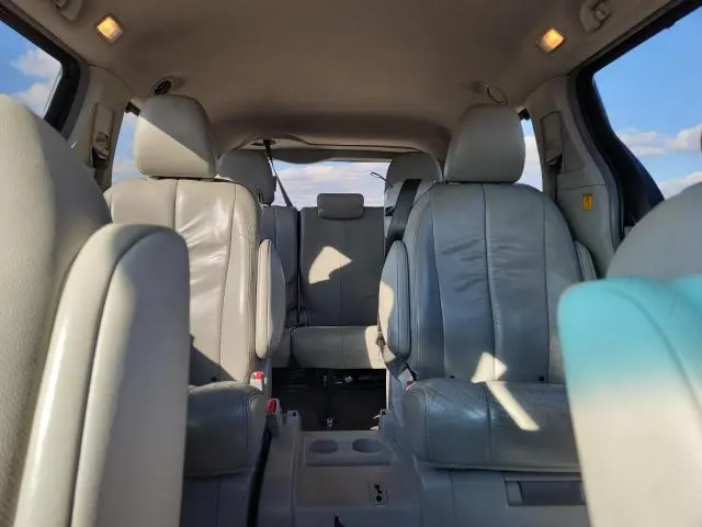 2011 TOYOTA SIENNA XLE  