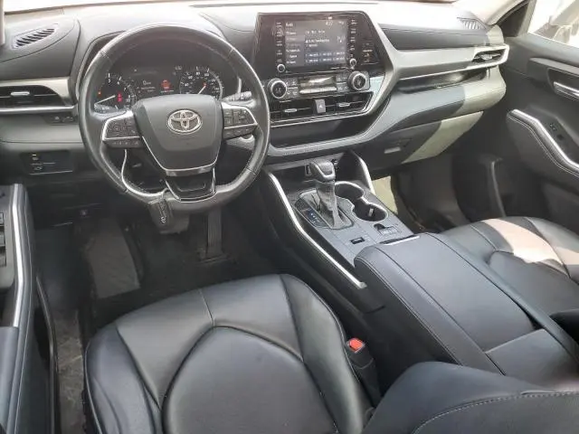 2021 TOYOTA HIGHLANDER XLE  