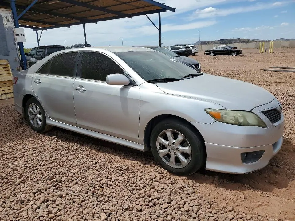 2011 TOYOTA CAMRY SE  