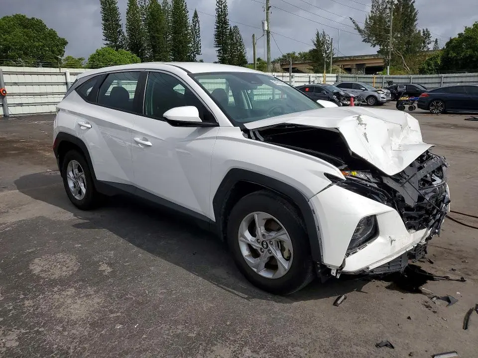 2024 HYUNDAI TUCSON SE  