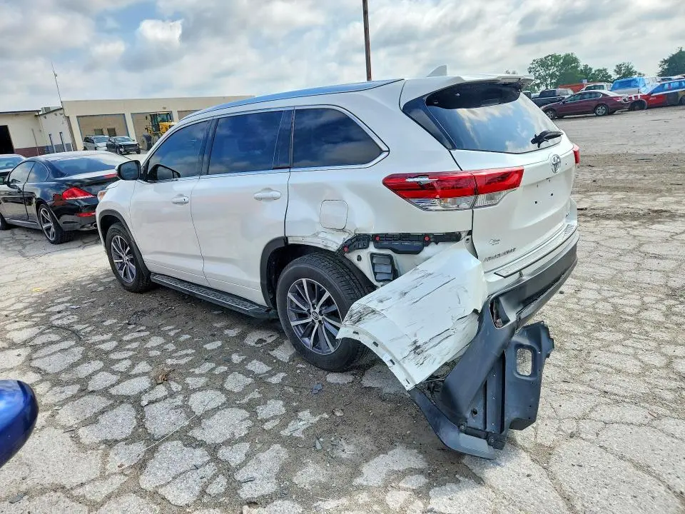 2018 TOYOTA HIGHLANDER XLE  