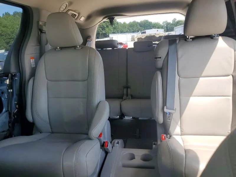2018 TOYOTA SIENNA XLE 8-PASSENGER  