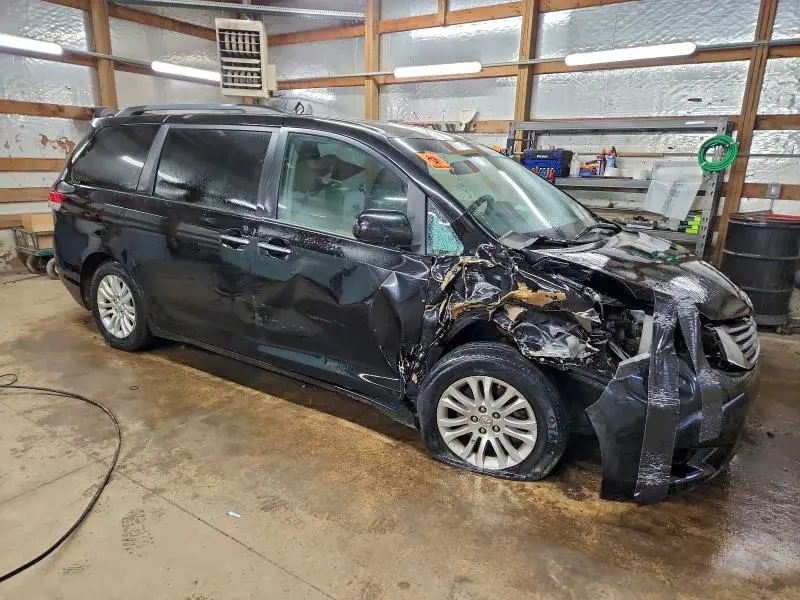 2013 TOYOTA SIENNA XLE  