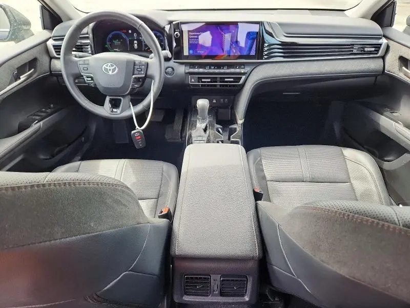 2025 TOYOTA CAMRY XLE  