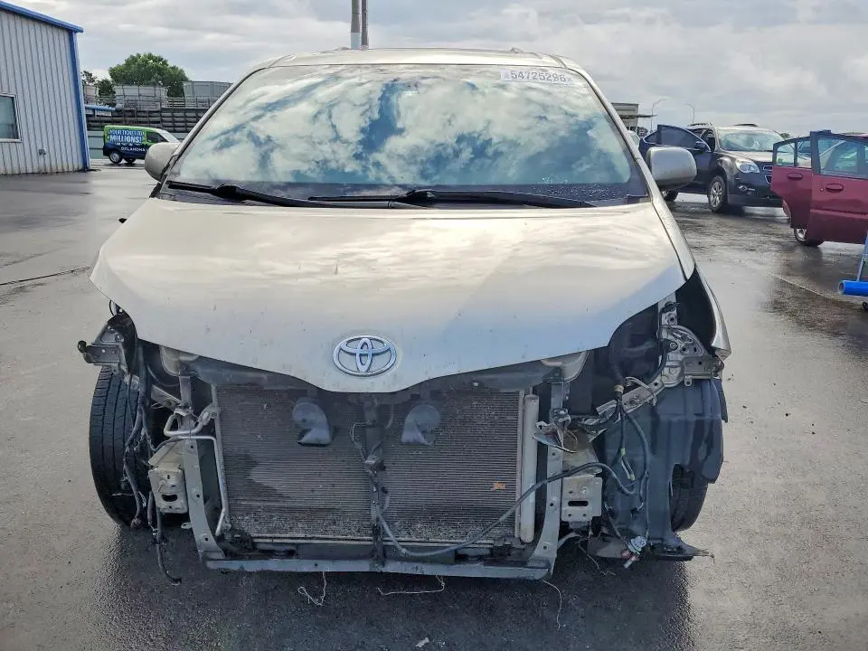 2017 TOYOTA SIENNA XLE 8-PASSENGER  