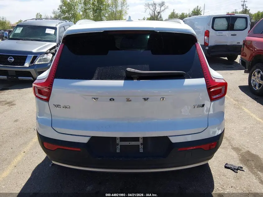 2021 VOLVO XC40 T5 MOMENTUM