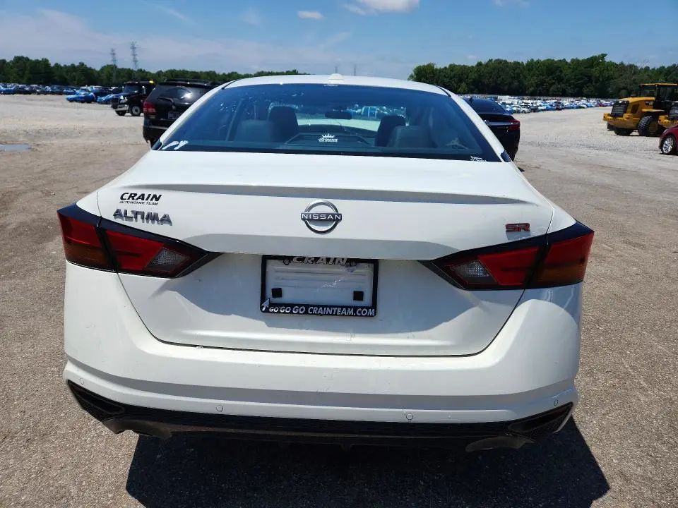 2024 NISSAN ALTIMA SR  