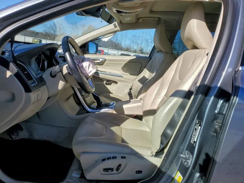 2016 VOLVO XC60 T5 PREMIER  