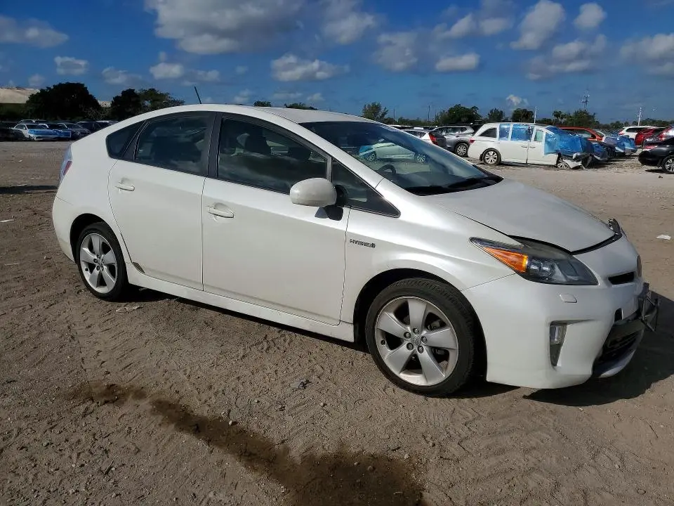 2015 TOYOTA PRIUS FIVE  