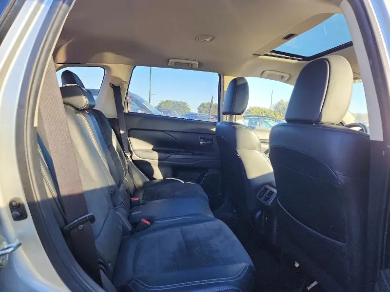 2019 MITSUBISHI OUTLANDER SE  