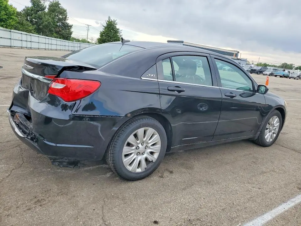 2013 CHRYSLER 200 LX  