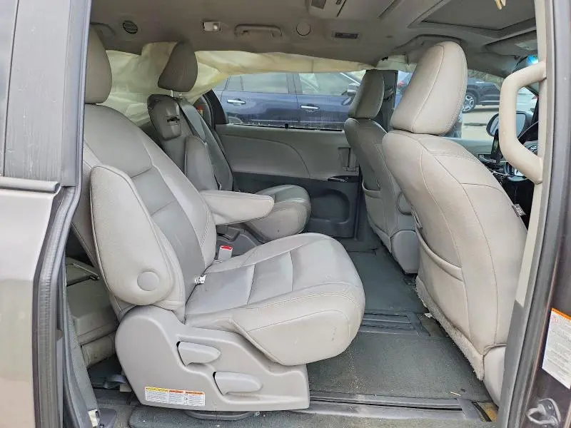 2015 TOYOTA SIENNA XLE PREMIUM 8-PASSENGER  