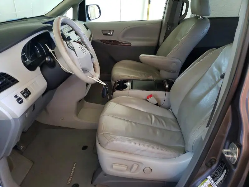 2014 TOYOTA SIENNA XLE 7-PASSENGER  