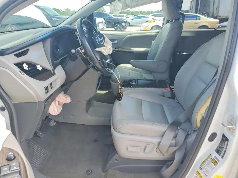 2017 TOYOTA SIENNA XLE 8-PASSENGER  
