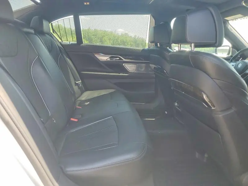 2016 BMW 750 XI  
