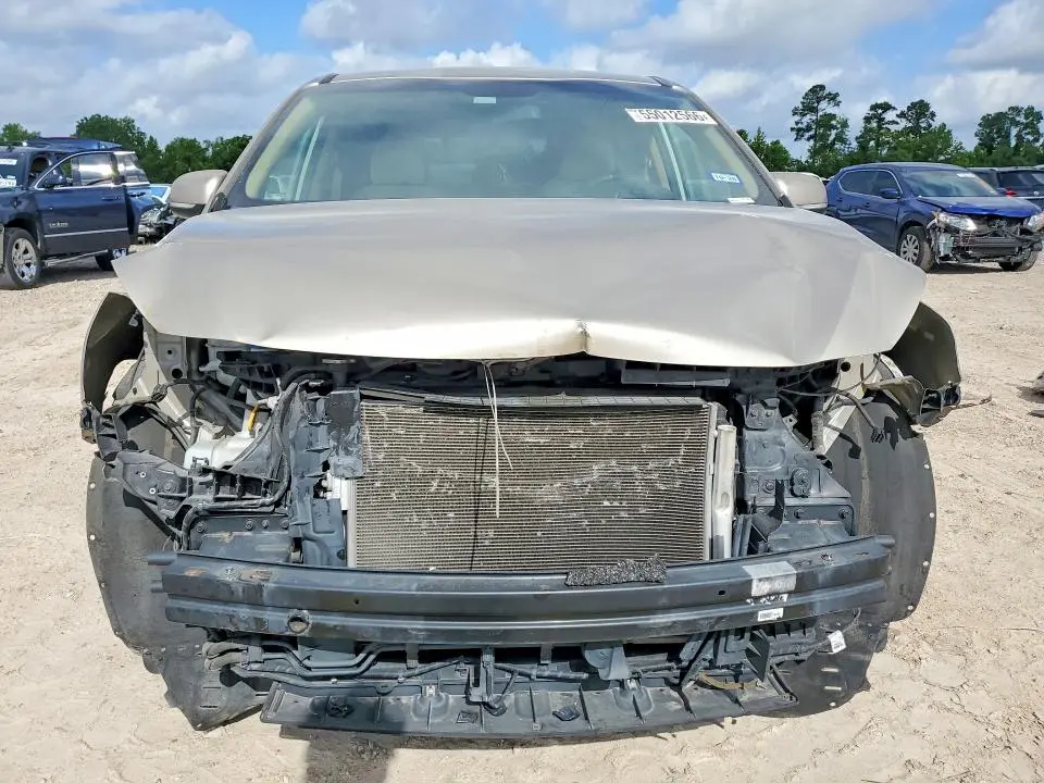 2017 KIA SEDONA LX  