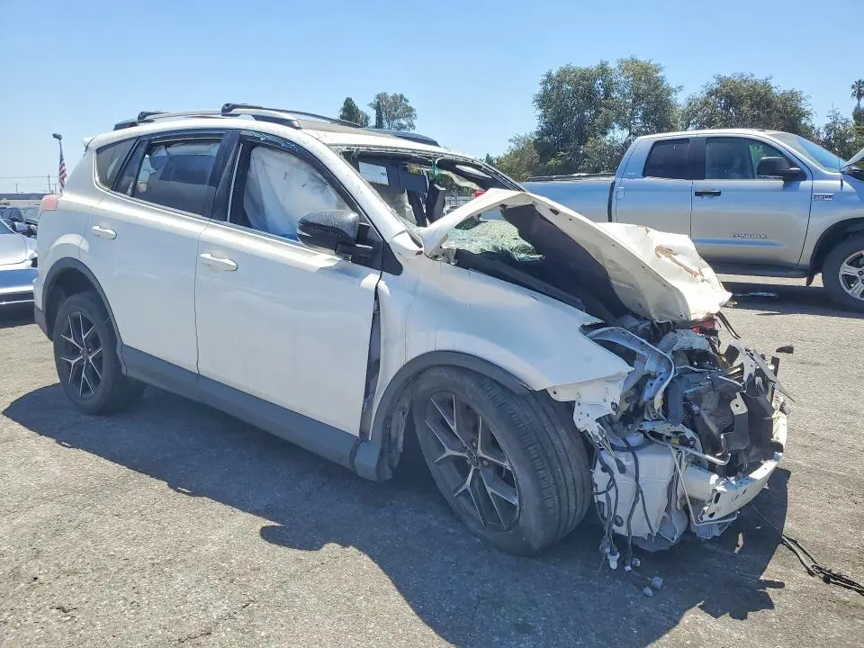2018 TOYOTA RAV4 SE  