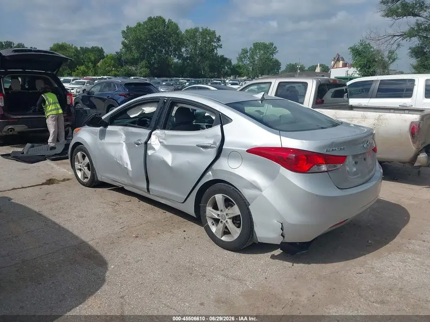 2013 HYUNDAI ELANTRA GLS