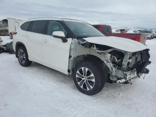 2021 TOYOTA HIGHLANDER XLE  