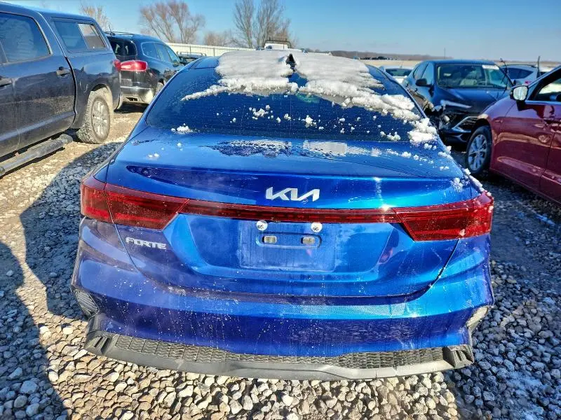 2023 KIA FORTE LX  