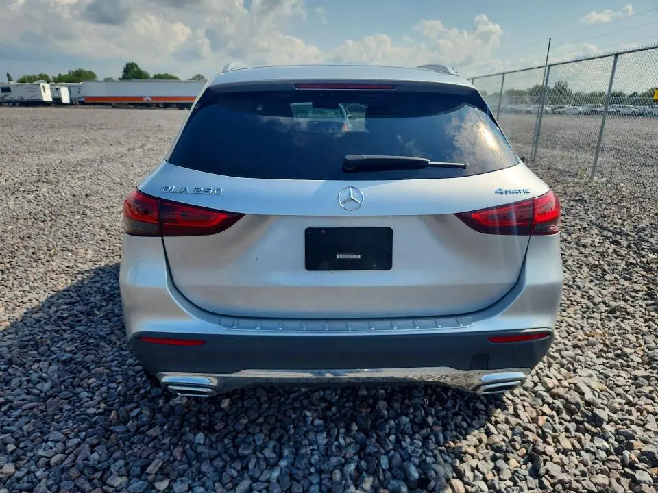 2021 MERCEDES-BENZ GLA 250 4MATIC  