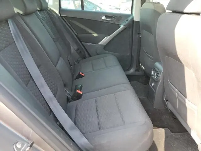2010 VOLKSWAGEN TIGUAN SE  
