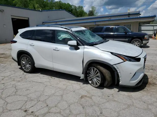 2024 TOYOTA HIGHLANDER LE  