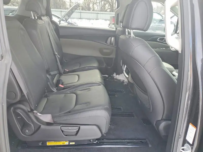 2025 KIA CARNIVAL LX  