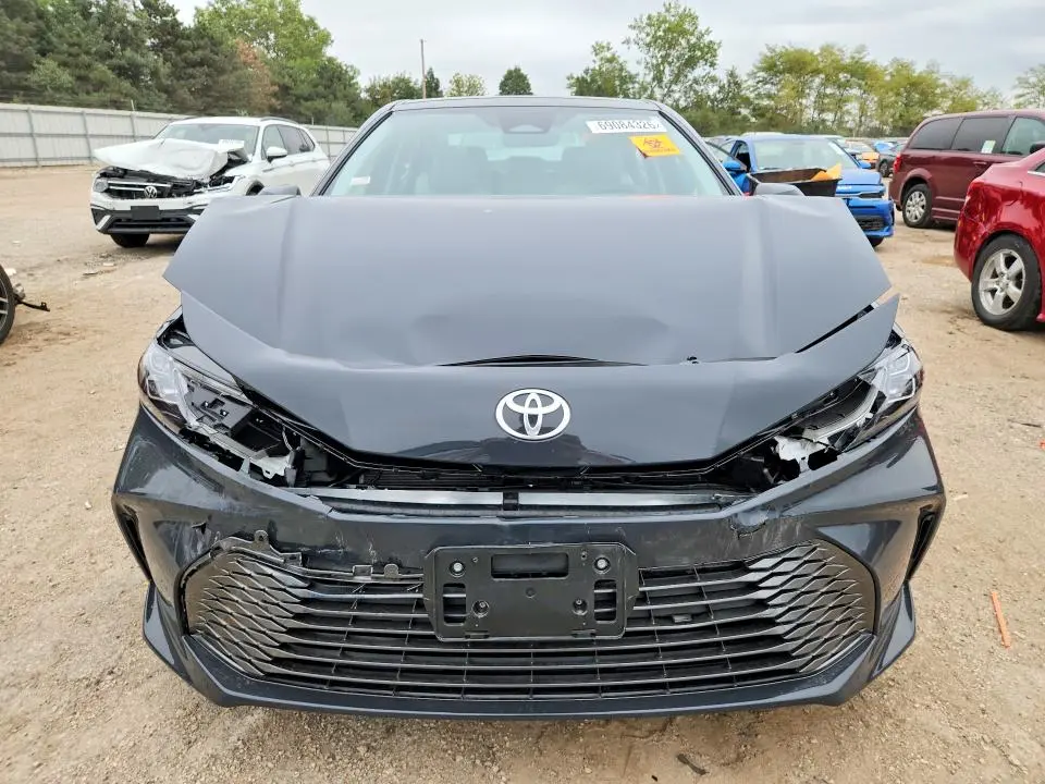 2025 TOYOTA CAMRY XLE  
